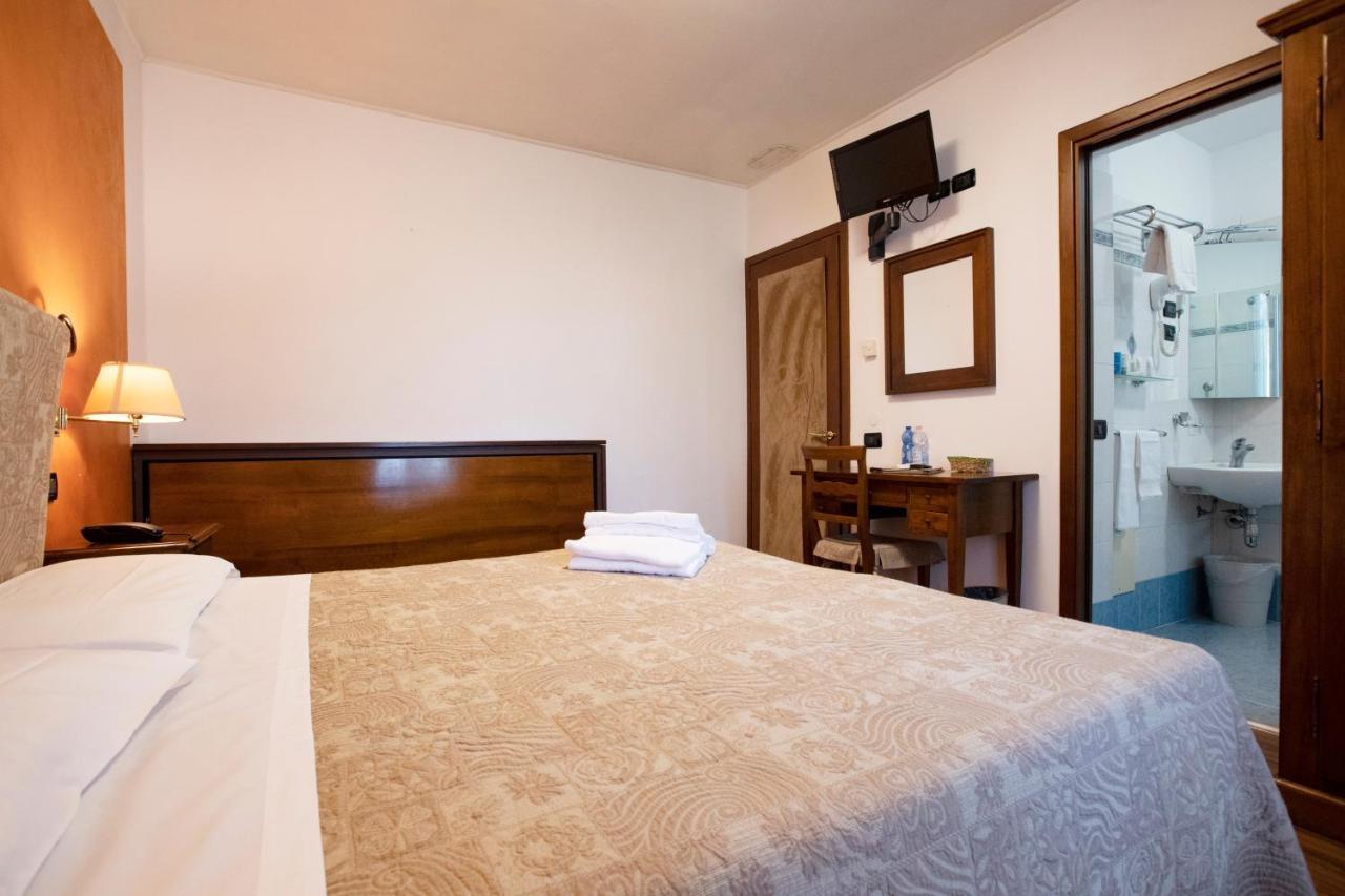 Hotel Arcobaleno Сиена Экстерьер фото