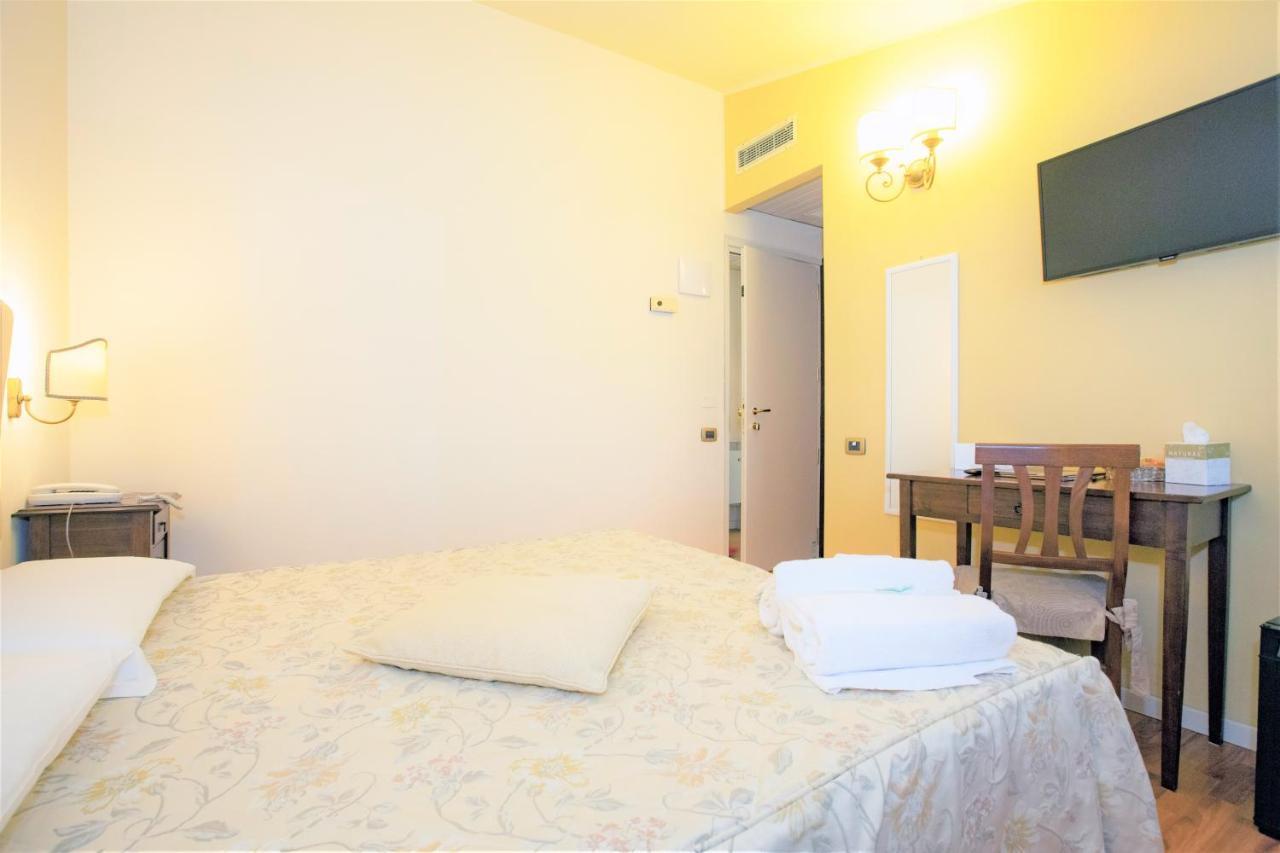 Hotel Arcobaleno Сиена Экстерьер фото