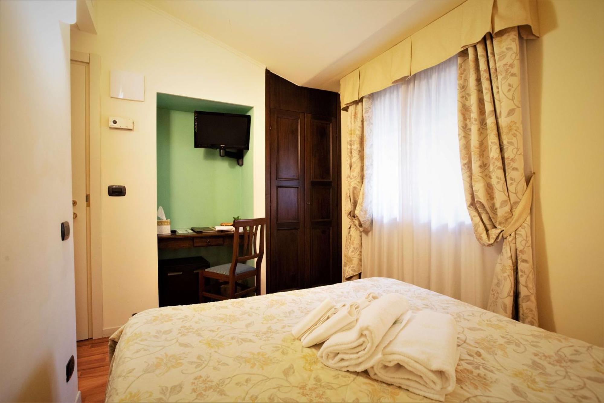 Hotel Arcobaleno Сиена Экстерьер фото