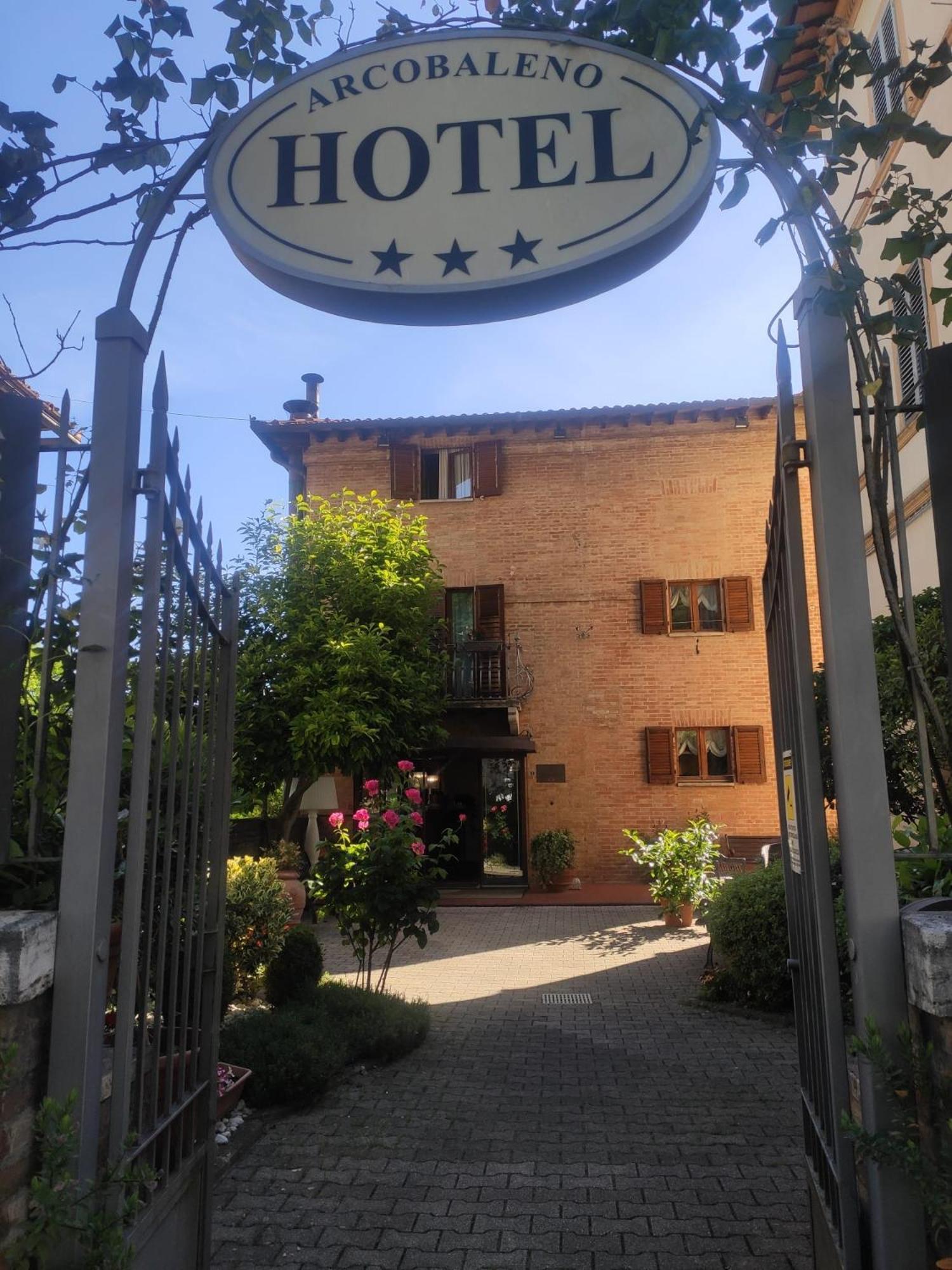 Hotel Arcobaleno Сиена Экстерьер фото