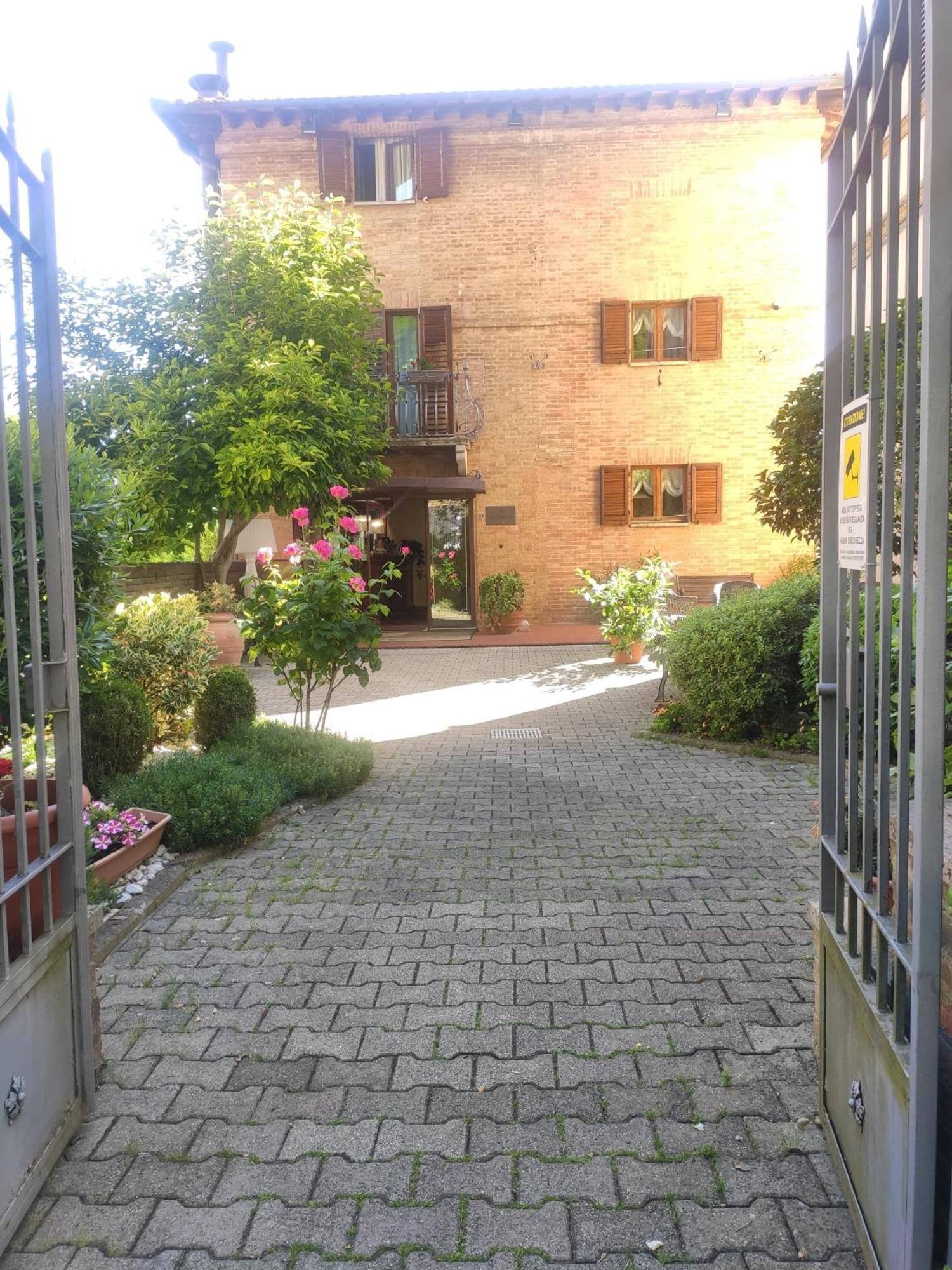Hotel Arcobaleno Сиена Экстерьер фото