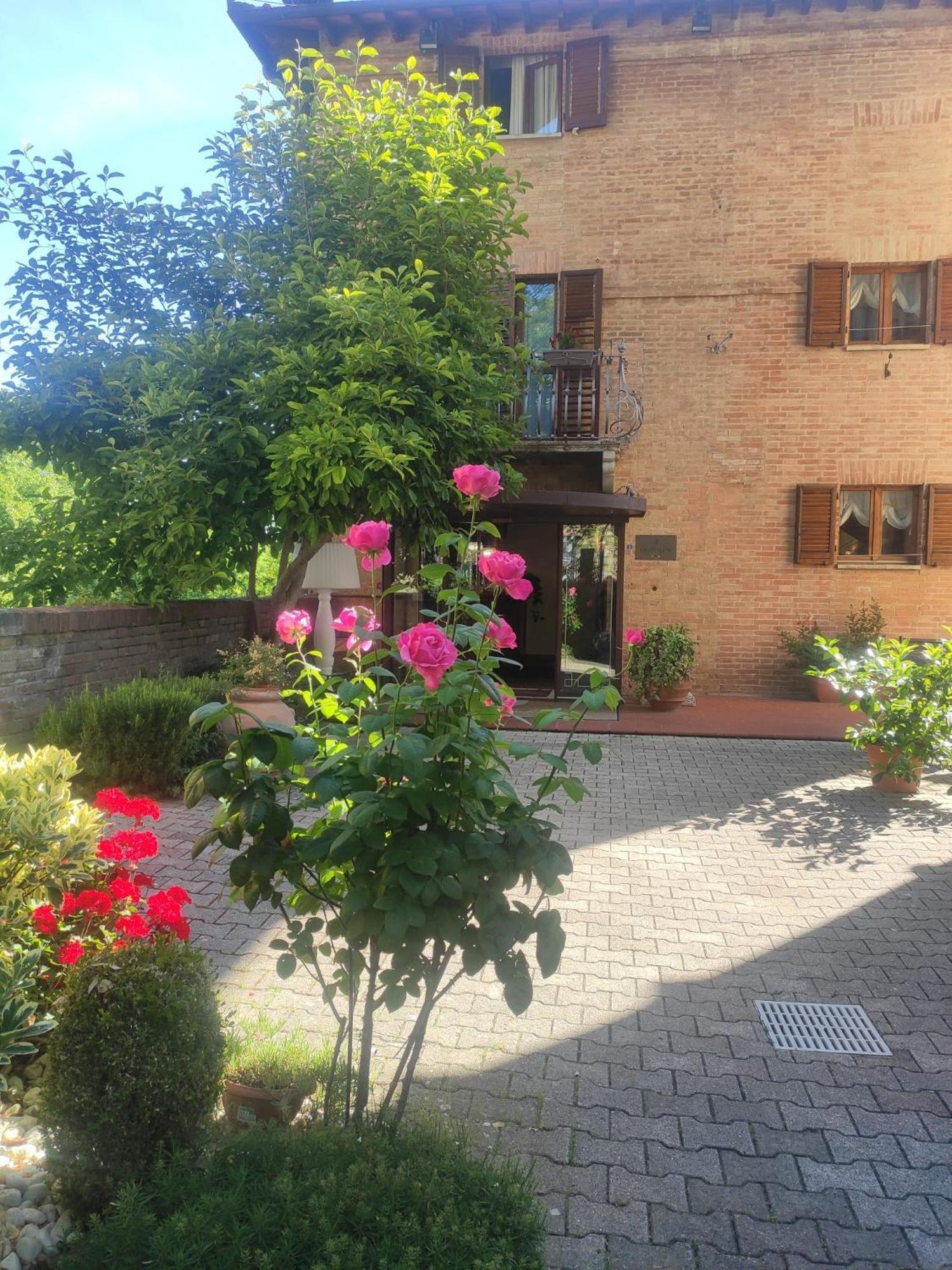 Hotel Arcobaleno Сиена Экстерьер фото