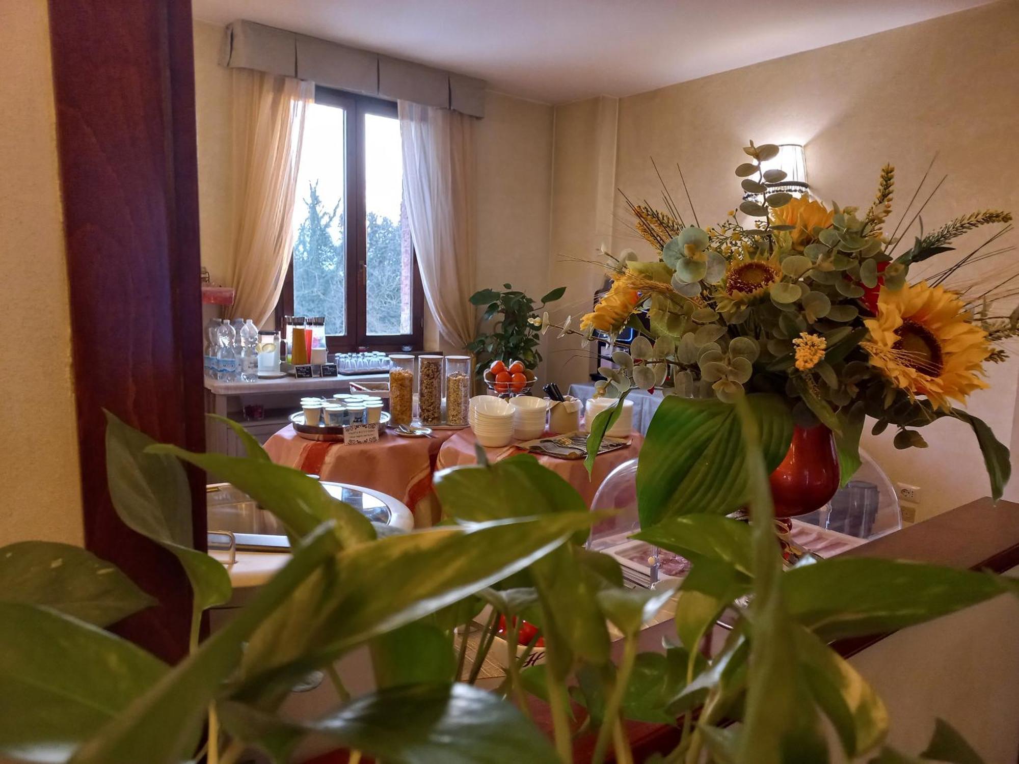 Hotel Arcobaleno Сиена Экстерьер фото